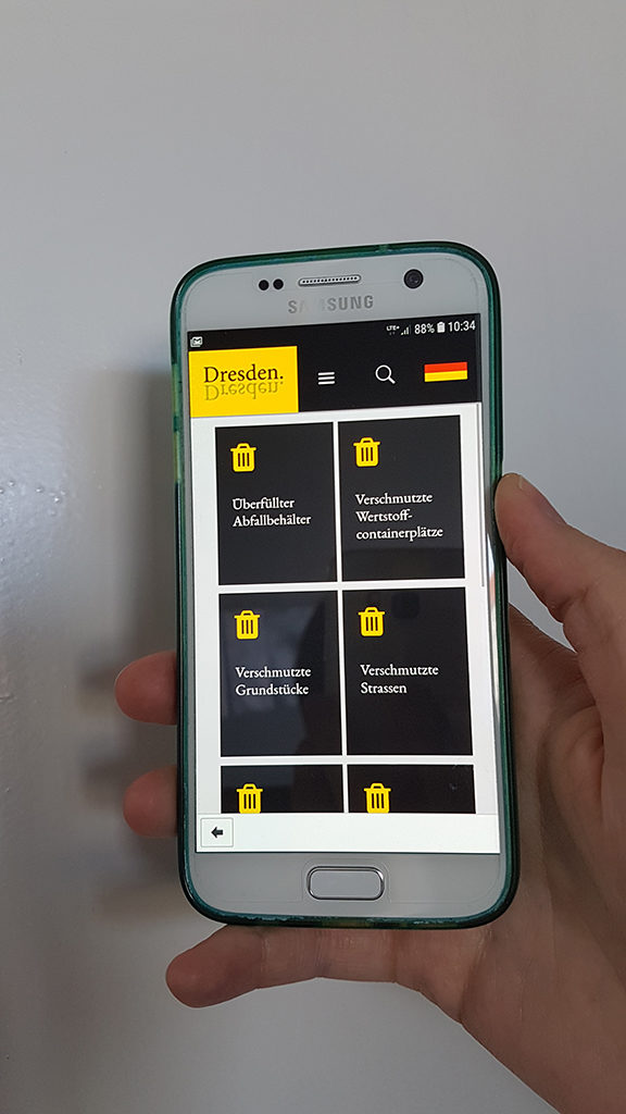 Foto zeigt Handy mit Dreck-weg-App