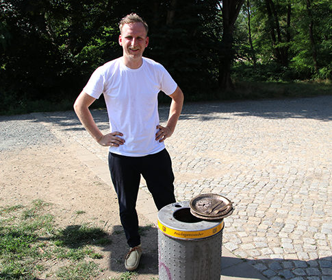 Thomas Judisch mit einer seiner Bronze-Skulpturen